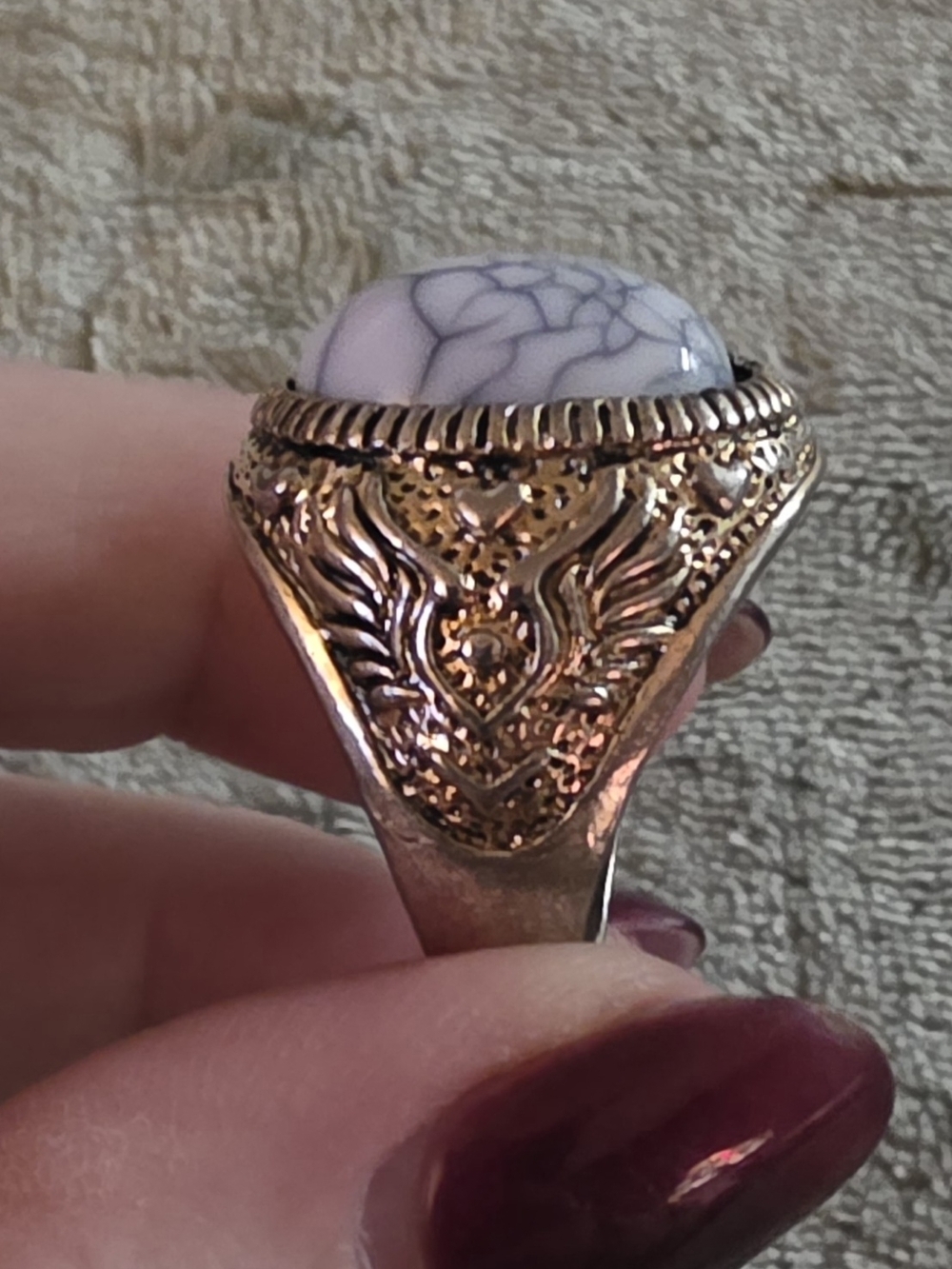 Antique Toned Ring with White Howlite Oval Stone Size 11 Look At Pics - Picture 5 of 9
